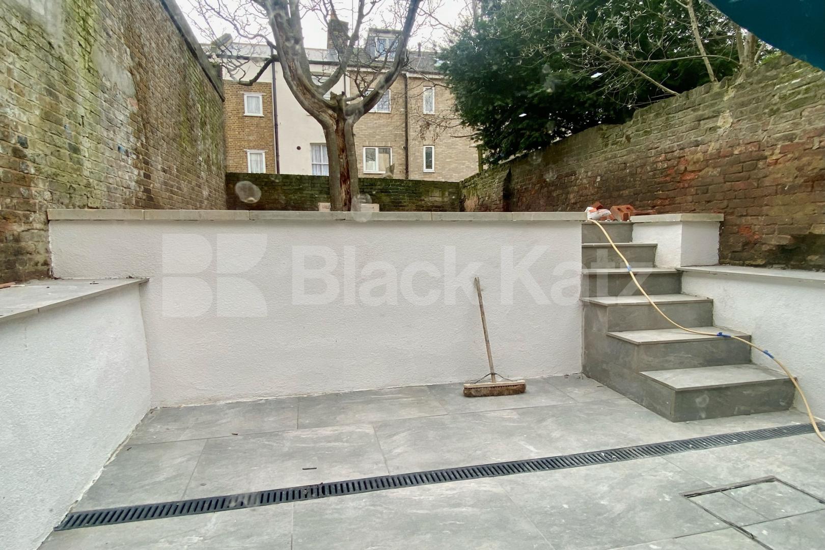 Huge one bedroom split level, newly refurbished apartment with private garden Old Kent Road, Bermondsey / Elephant and Castle